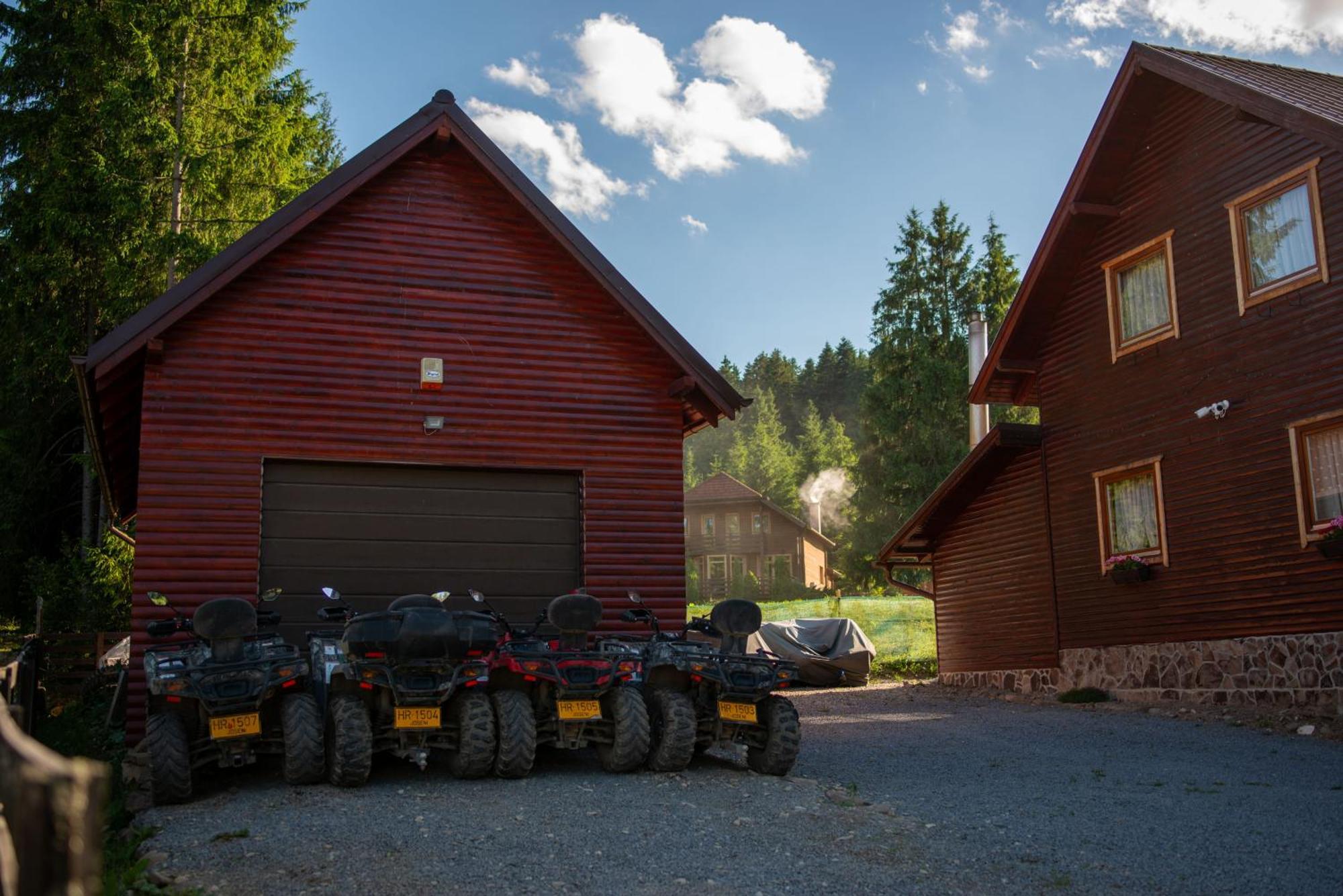 Vivien Vendeghaz Villa Borzont Exteriör bild